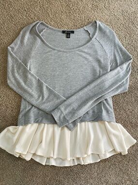Ella Moss Gray Long Sleeve Top with Cream Ruffle Hem